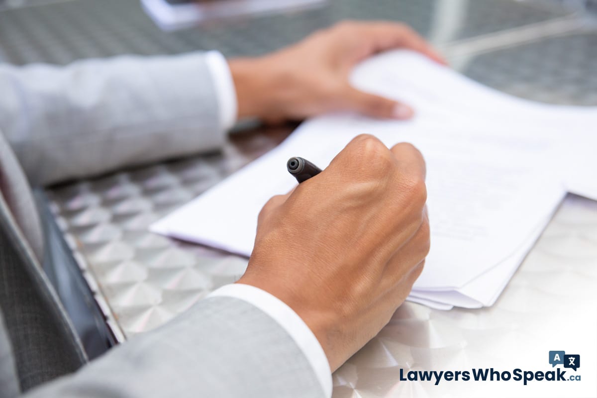 Lawyer vs Notary